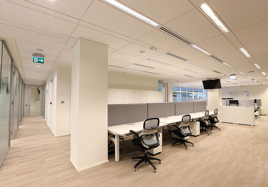 Armstrong Ceiling Solutions - Ultima+ di Armstrong Building Products