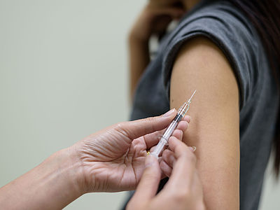 Vaccinazioni: i costruttori vogliono dare un contributo