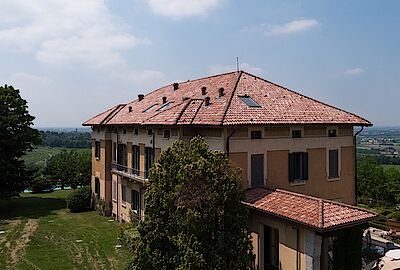Il rifacimento del tetto di una cantina vinicola nel Pavese