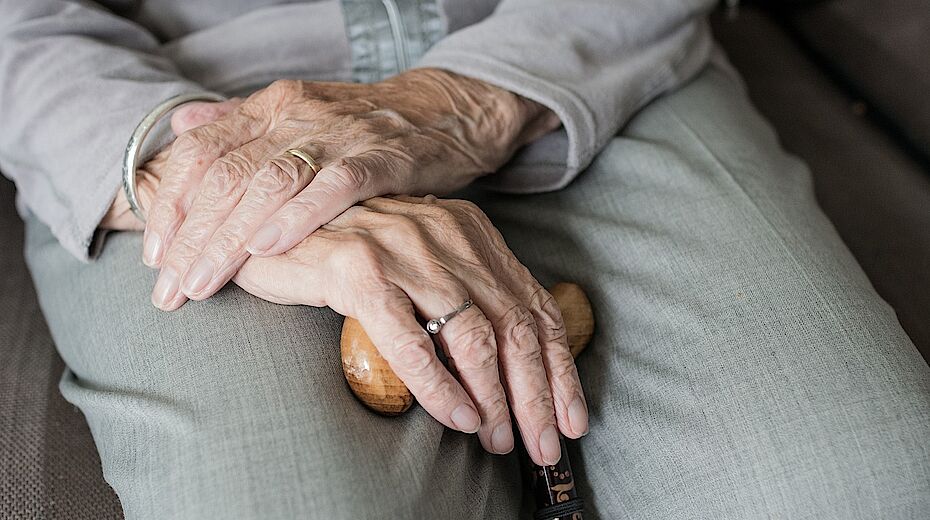 Salire le scale: soluzioni per gli anziani