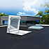 Finestra per tetti piatti FAKRO DR_: per un accesso semplice al tetto