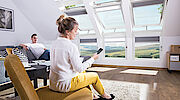 Nuova finestra da tetto FTP-V WiFi FAKRO: per una mansarda sempre più smart